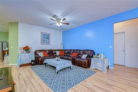 Casa en venta en Zephyrhills, Florida, 4 dormitorios, 179.21 m2 № 2230997 - foto 19