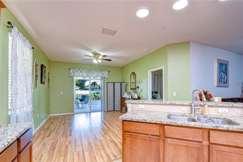 Casa en venta en Zephyrhills, Florida, 4 dormitorios, 179.21 m2 № 2230997 - foto 10