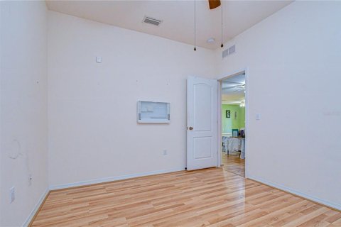 Casa en venta en Zephyrhills, Florida, 4 dormitorios, 179.21 m2 № 2230997 - foto 28