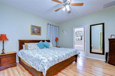 Casa en venta en Zephyrhills, Florida, 4 dormitorios, 179.21 m2 № 2230997 - foto 23