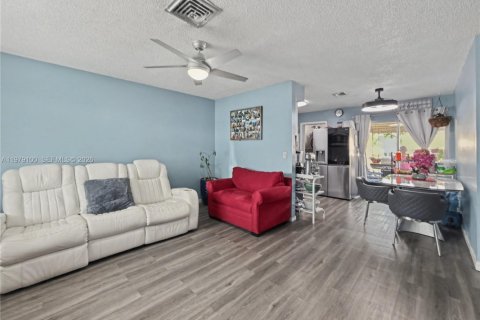 Villa ou maison à vendre à Delray Beach, Floride: 2 chambres, 74.32 m2 № 2049072 - photo 17