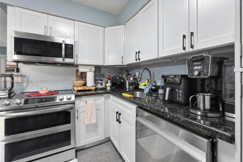 Villa ou maison à vendre à Delray Beach, Floride: 2 chambres, 74.32 m2 № 2049072 - photo 24