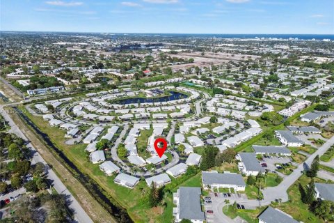 Villa ou maison à vendre à Delray Beach, Floride: 2 chambres, 74.32 m2 № 2049072 - photo 2