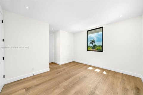Casa en venta en Miami Beach, Florida, 6 dormitorios, 495.26 m2 № 1715149 - foto 29