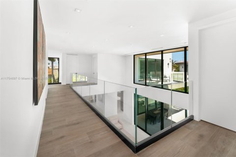Casa en venta en Miami Beach, Florida, 6 dormitorios, 495.26 m2 № 1715149 - foto 26