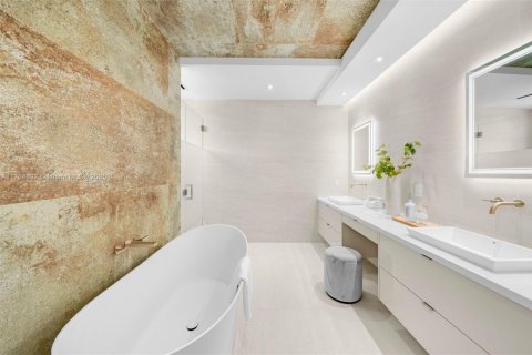 Casa en venta en Miami Beach, Florida, 6 dormitorios, 495.26 m2 № 1715149 - foto 24