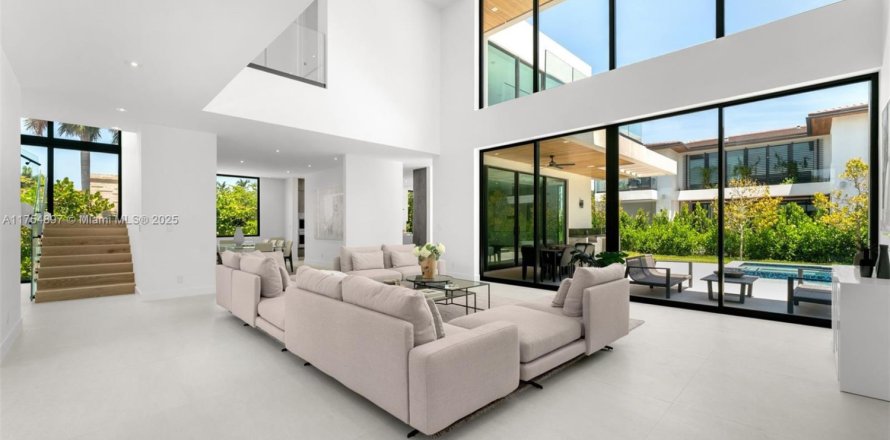 Casa en Miami Beach, Florida 6 dormitorios, 495.26 m2 № 1715149