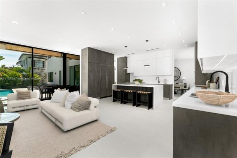 Casa en venta en Miami Beach, Florida, 6 dormitorios, 495.26 m2 № 1715149 - foto 18