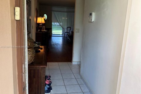 Condo in Sunrise, Florida, 2 bedrooms  № 1971235 - photo 29