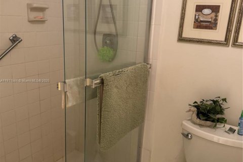 Condo in Sunrise, Florida, 2 bedrooms  № 1971235 - photo 17