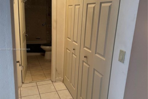 Condo in Sunrise, Florida, 2 bedrooms  № 1971235 - photo 28