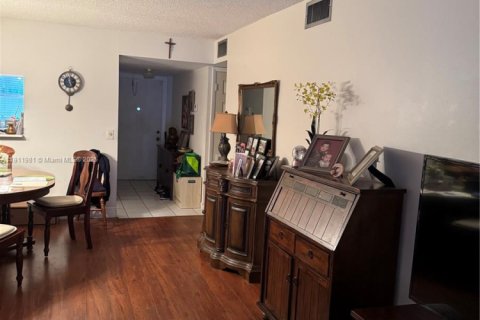 Condo in Sunrise, Florida, 2 bedrooms  № 1971235 - photo 14