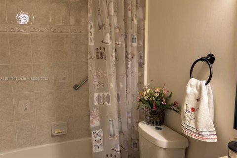 Condo in Sunrise, Florida, 2 bedrooms  № 1971235 - photo 26
