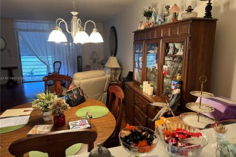 Condo in Sunrise, Florida, 2 bedrooms  № 1971235 - photo 9