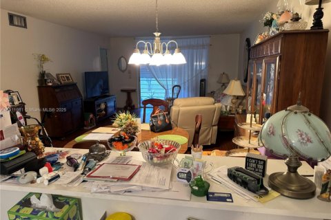 Condo in Sunrise, Florida, 2 bedrooms  № 1971235 - photo 8