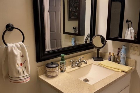 Condo in Sunrise, Florida, 2 bedrooms  № 1971235 - photo 25