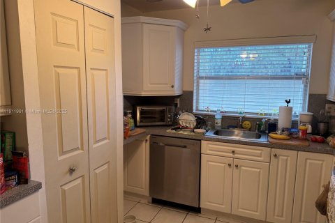 Condo in Sunrise, Florida, 2 bedrooms  № 1971235 - photo 4