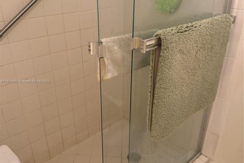 Condo in Sunrise, Florida, 2 bedrooms  № 1971235 - photo 18