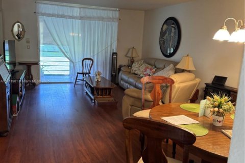 Condo in Sunrise, Florida, 2 bedrooms  № 1971235 - photo 11