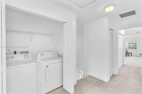 Townhouse in Cooper City, Florida 4 bedrooms, 201.78 sq.m. № 1755983 - photo 28