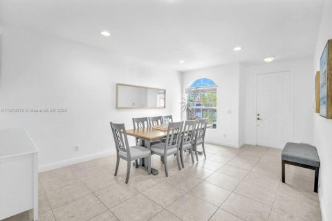 Townhouse in Cooper City, Florida 4 bedrooms, 201.78 sq.m. № 1755983 - photo 6