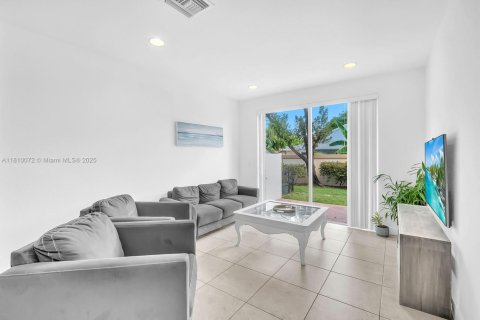 Townhouse in Cooper City, Florida 4 bedrooms, 201.78 sq.m. № 1755983 - photo 10