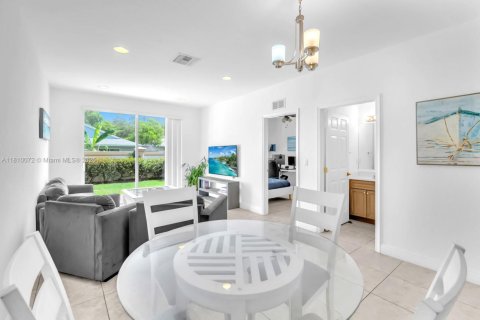 Townhouse in Cooper City, Florida 4 bedrooms, 201.78 sq.m. № 1755983 - photo 16