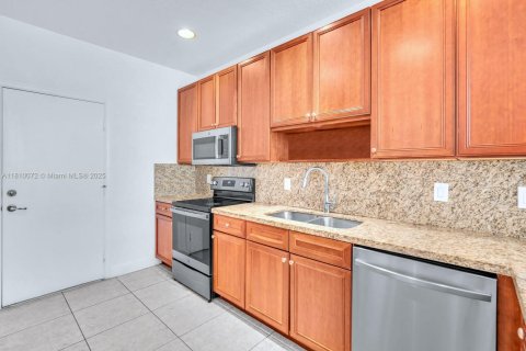 Townhouse in Cooper City, Florida 4 bedrooms, 201.78 sq.m. № 1755983 - photo 11
