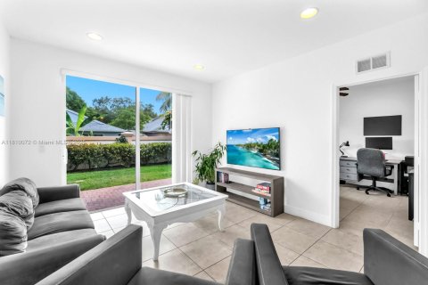 Townhouse in Cooper City, Florida 4 bedrooms, 201.78 sq.m. № 1755983 - photo 14