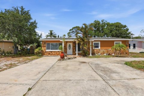 Villa ou maison à Tarpon Springs, Floride 3 chambres, 180.88 m2 № 2097189