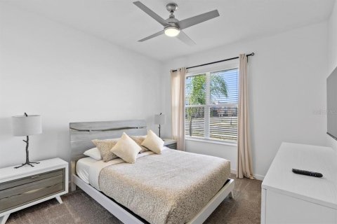House in Davenport, Florida 5 bedrooms, 286.23 sq.m. № 1719349 - photo 9