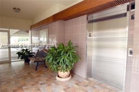 Copropriété à louer à Coral Gables, Floride: 2 chambres, 108.7 m2 № 1947668 - photo 2