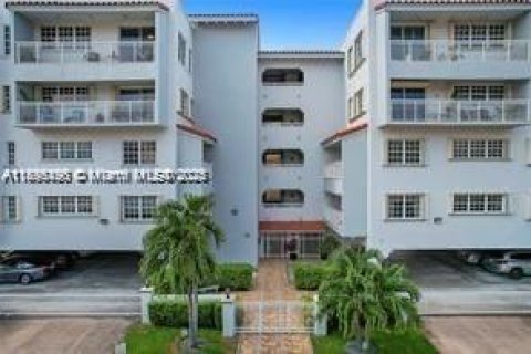 Copropriété à louer à Coral Gables, Floride: 2 chambres, 108.7 m2 № 1947668 - photo 3