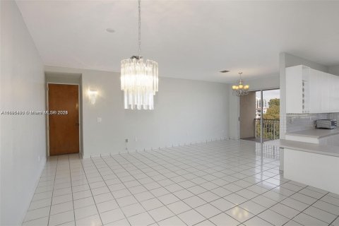 Copropriété à louer à Coral Gables, Floride: 2 chambres, 108.7 m2 № 1947668 - photo 5