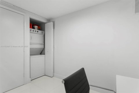 Copropriété à louer à Miami, Floride: 2 chambres, 134.71 m2 № 1960067 - photo 25