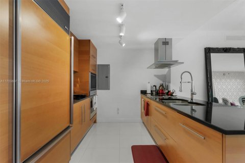 Copropriété à louer à Miami, Floride: 2 chambres, 134.71 m2 № 1960067 - photo 2