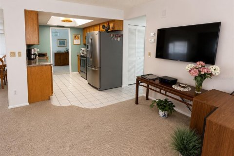 House in Palm Harbor, Florida 2 bedrooms, 126.44 sq.m. № 2236168 - photo 9
