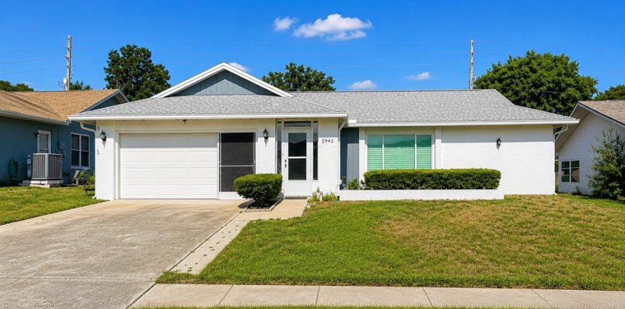 House in Palm Harbor, Florida 2 bedrooms, 126.44 sq.m. № 2236168