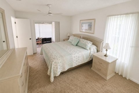 House in Palm Harbor, Florida 2 bedrooms, 126.44 sq.m. № 2236168 - photo 13