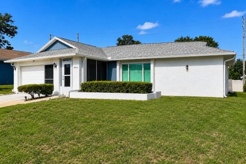 House in Palm Harbor, Florida 2 bedrooms, 126.44 sq.m. № 2236168 - photo 2