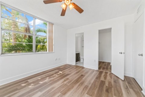 Снять в аренду кондоминиум в Майами, Флорида 2 спальни, 96.25м2, № 1961361 - фото 13