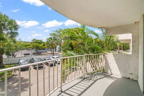 Снять в аренду кондоминиум в Майами, Флорида 2 спальни, 96.25м2, № 1961361 - фото 15