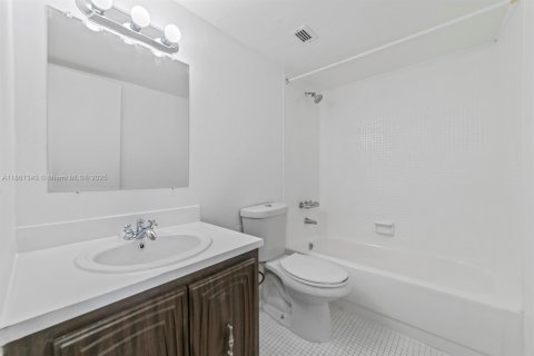 Снять в аренду кондоминиум в Майами, Флорида 2 спальни, 96.25м2, № 1961361 - фото 8