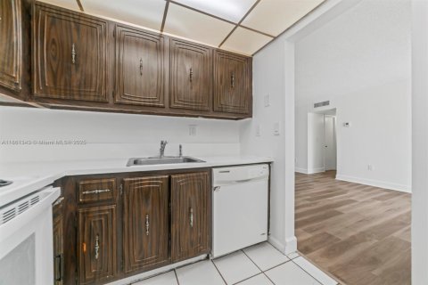 Снять в аренду кондоминиум в Майами, Флорида 2 спальни, 96.25м2, № 1961361 - фото 7