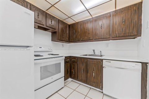 Снять в аренду кондоминиум в Майами, Флорида 2 спальни, 96.25м2, № 1961361 - фото 6