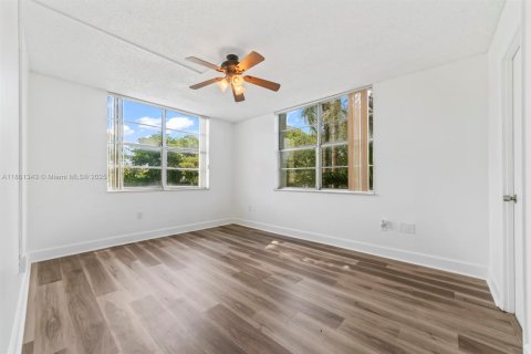 Снять в аренду кондоминиум в Майами, Флорида 2 спальни, 96.25м2, № 1961361 - фото 12