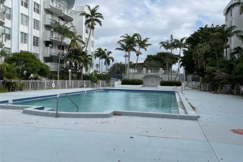 Снять в аренду кондоминиум в Майами, Флорида 2 спальни, 96.25м2, № 1961361 - фото 19
