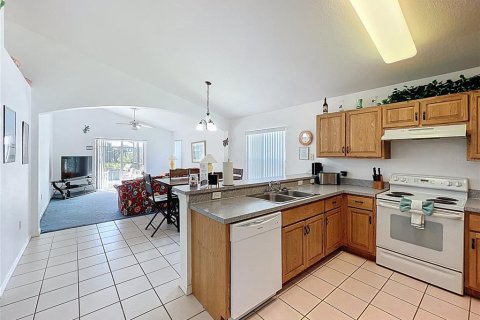 House in Davenport, Florida 5 bedrooms, 187.01 sq.m. № 1918873 - photo 6