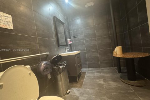 Propiedad comercial en venta en Hollywood, Florida № 1989395 - foto 13