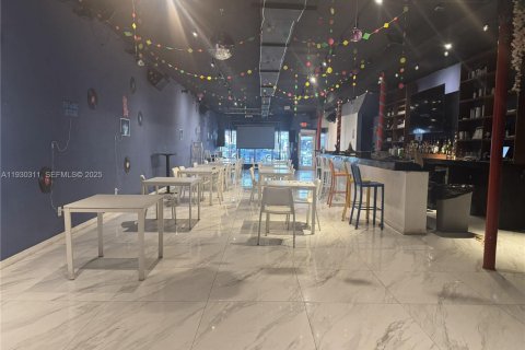 Propiedad comercial en venta en Hollywood, Florida № 1989395 - foto 1